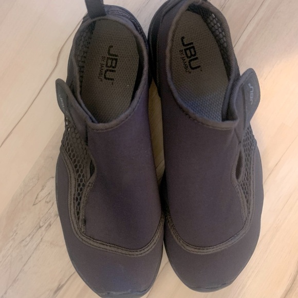 JBU Water Shoes size 8M. Blue. Super condition. - Picture 1 of 5